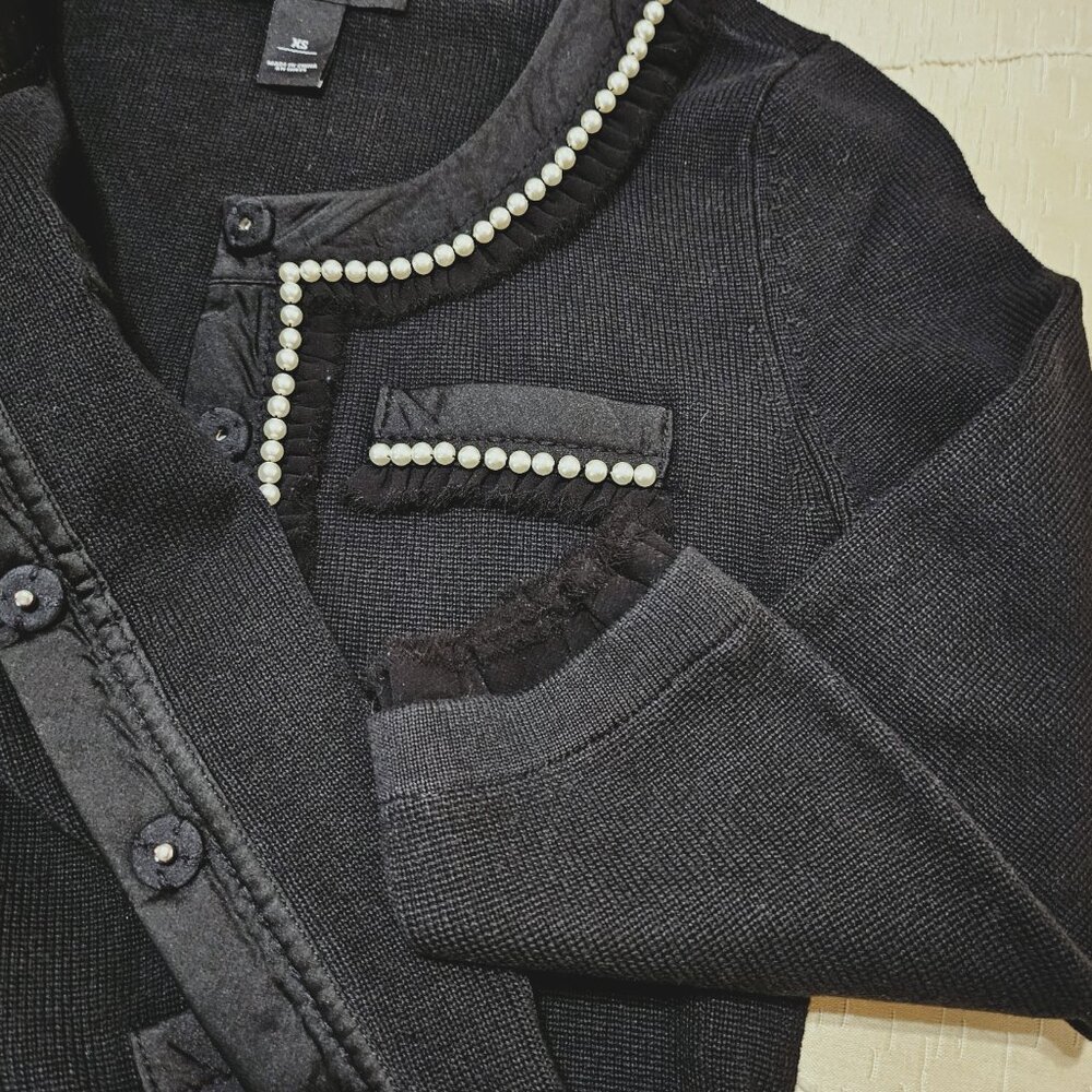 WHBM ELEGANT BLACK CARDIGAN w/ WHITE PEARL & BLACK RUFFLE POCKET & CUFF ACCENTS - Picture 9 of 16